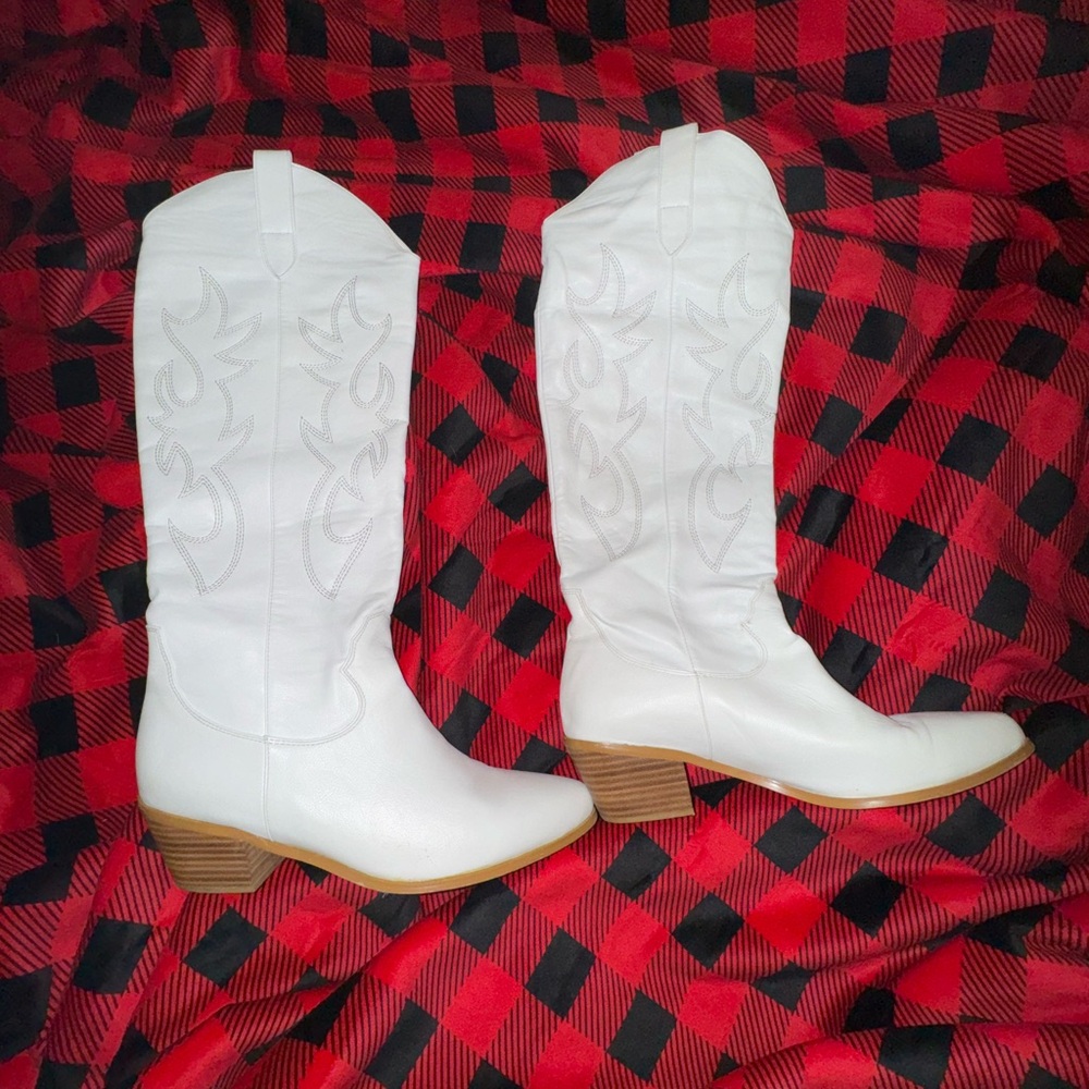 Worn once womens widecalf white cowgirl boots